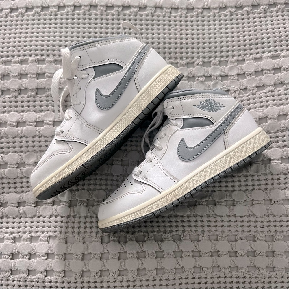 Nike Air Jordan 1 Mid Retro PS Pre-School Neutral Grey White Stealth 640734-135